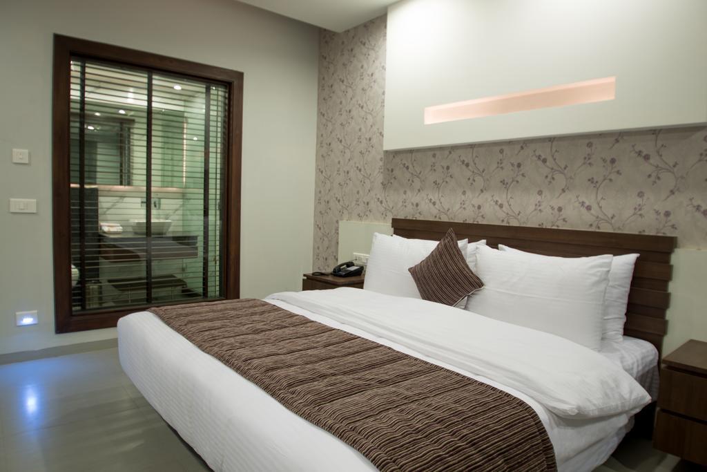Hotel Narula'S Aurrum Amritsar Eksteriør billede