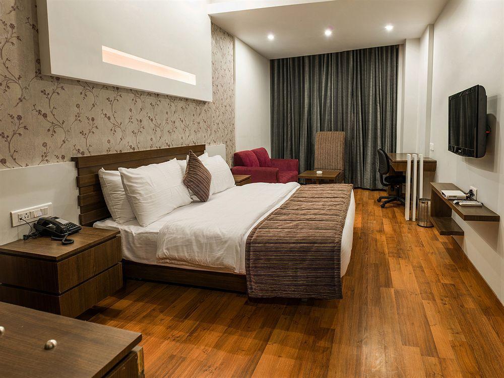 Hotel Narula'S Aurrum Amritsar Eksteriør billede