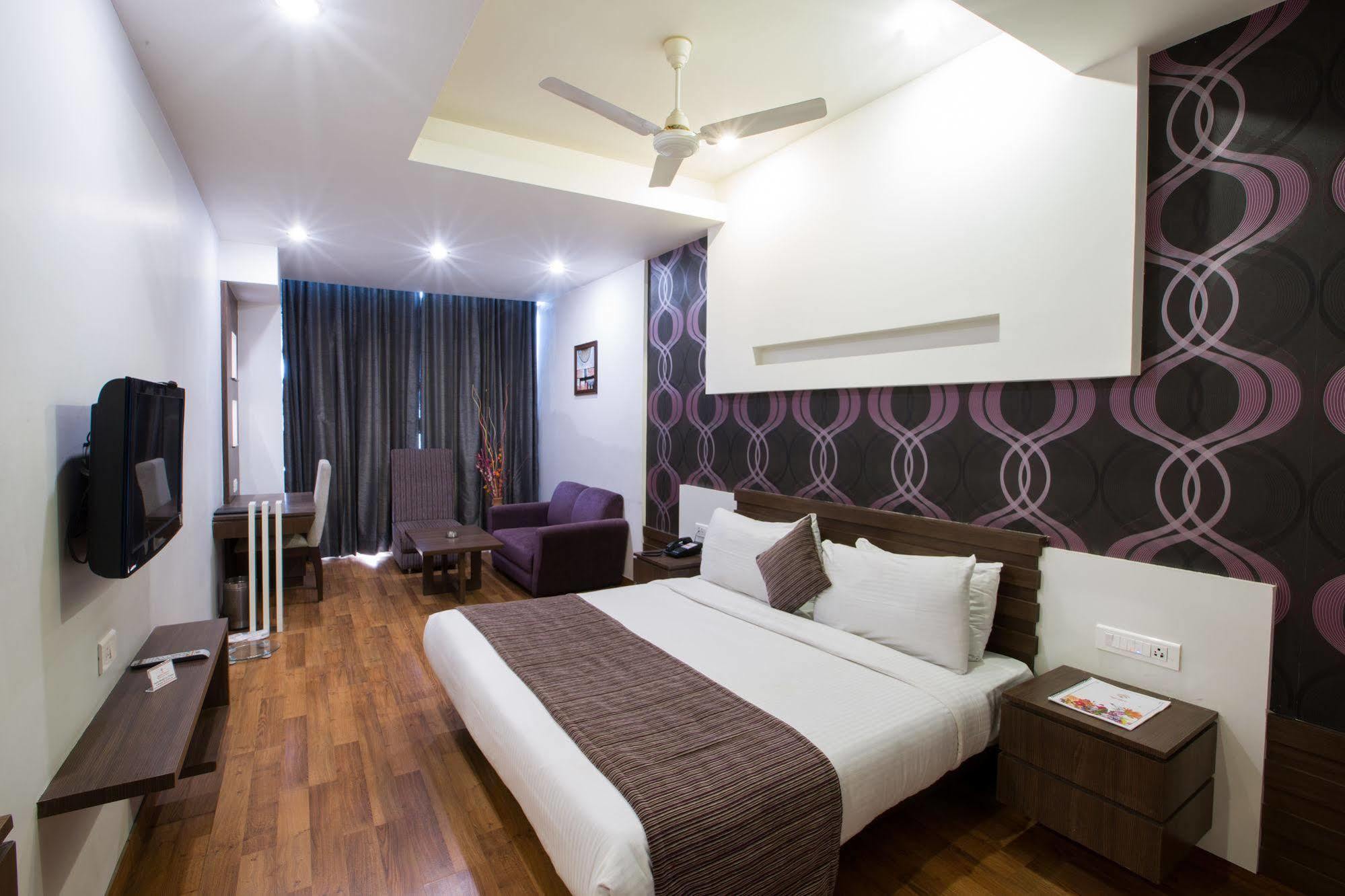 Hotel Narula'S Aurrum Amritsar Eksteriør billede