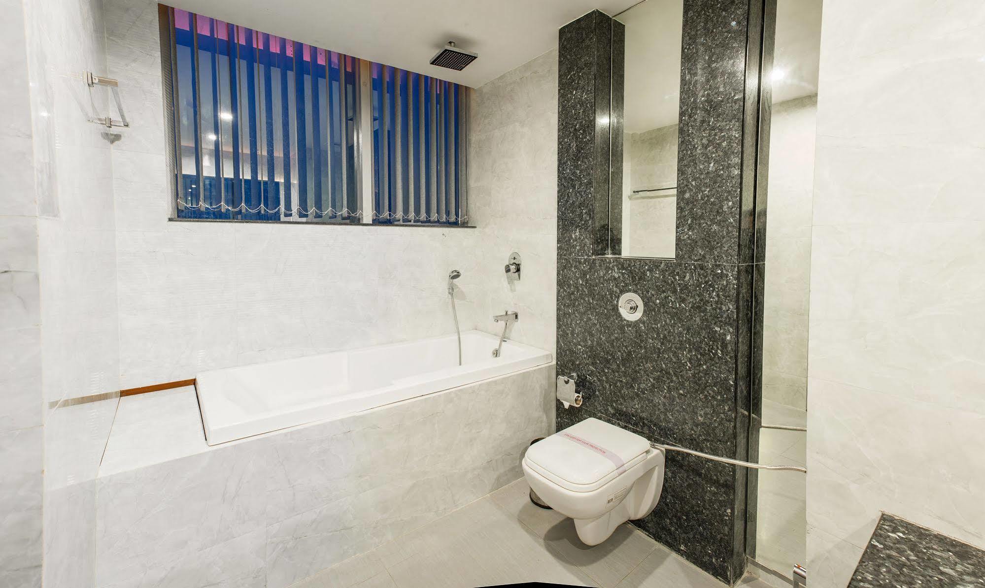 Hotel Narula'S Aurrum Amritsar Eksteriør billede