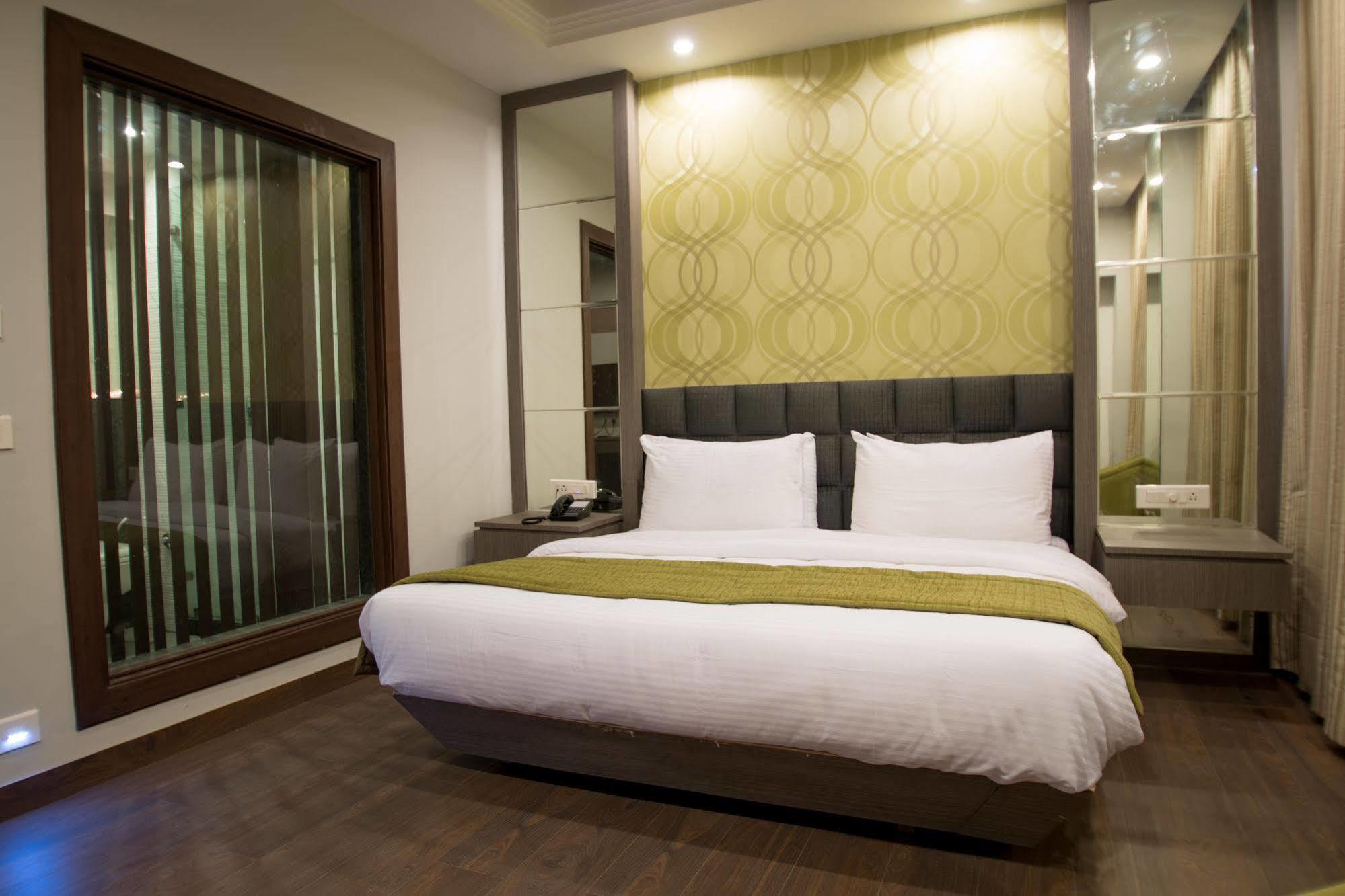Hotel Narula'S Aurrum Amritsar Eksteriør billede