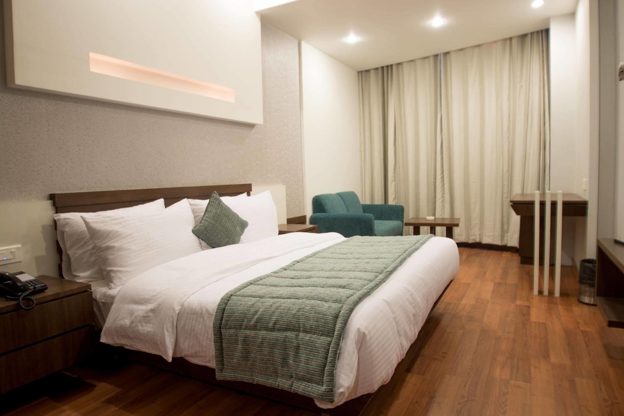 Hotel Narula'S Aurrum Amritsar Eksteriør billede